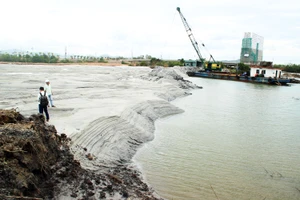 Bình Định chỉ đạo khẩn trương làm rõ trách nhiệm doanh nghiệp hút cát ở đầm Thị Nại
