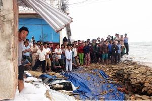 Bình Định: Trên 3.700 cán bộ, chiến sĩ giúp dân chống bão