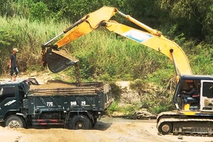 Xã “bật đèn xanh” cho doanh nghiệp khai thác cát sông La Tinh