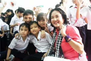 Gần 350 triệu ủng hộ Trung tâm nuôi dạy trẻ khuyết tật Võ Hồng Sơn