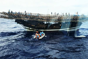 Tàu SAR 412 kịp thời ứng cứu ngư dân đột quỵ trên biển