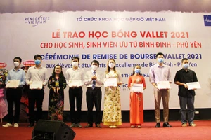 Học bổng Vallet trao gần 1,3 tỷ đồng cho học sinh, sinh viên ưu tú ở Bình Định, Phú Yên