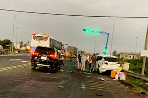  Phú Yên: Ô tô đầu kéo mất lái tông liên hoàn 5 phương tiện trên Quốc lộ 1A