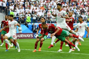 Marocco - Iran 0-1: Aziz Bouhaddouz phản lưới nhà