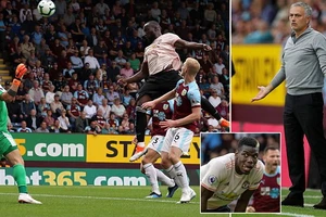 Burnley - Man United 0-2: Lukaku lập cú đúp, Rashford thẻ đỏ, Mourinho thắng nghẹt thở