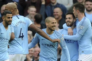 Man City - Burnley 5-0: Aguero, Silva, Fernandinho, Mahrez, Leroy lần lượt khoe tài