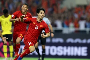 Việt Nam - Malaysia 2-0: Công Phượng gây cuồng phong, Quả bóng vàng Anh Đức lại tỏa sáng