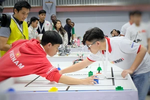 Đoàn Việt Nam đoạt giải Future Innovator ở Robotics Quốc tế WRO 2018 