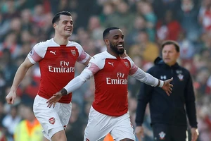 Arsenal - Southampton 2-0: Lacazette, Mkhitaryan lập công, HLV Emery vào lại tốp 4