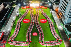 Coca-Cola Việt Nam xác lập kỷ lục “Bàn ăn Tết Việt có số gia đình tham gia đông nhất thế giới”