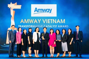 Ban giám đốc Amway Việt Nam được vinh danh Giải thưởng Đội ngũ Lãnh đạo Đột phá do Anphabe Việt Nam bình chọn