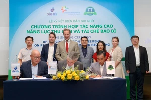 FrieslandCampina Việt Nam cùng Trường Thịnh và Đồng Tiến ký kết hợp tác chiến lược nâng cao năng lực thu gom và tái chế bao bì 