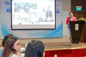 Bà Phạm Thị Thủy Tiên, Chủ tịch HĐQT Công ty Cuộc sống Quốc tế, thông báo về việc gia hạn quyền sở hữu trí tuệ đến năm 2033