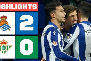 Real Sociedad vs Real Betis 2-0: Diego Llorente bất ngờ sớm phản lưới nhà, Mikel Oyarzabal chốt hạ chiến thắng trên chấm penalty