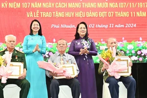 Họp mặt kỷ niệm 107 năm Cách mạng Tháng Mười Nga