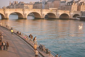 Làm sạch sông Seine là nền tảng giúp Paris giành quyền đăng cai Thế vận hội 2024. Ảnh: TIME