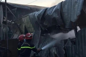 Bình Dương: Cháy nhà xưởng đang bị đình chỉ hoạt động do vi phạm PCCC