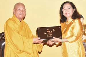 Phó Bí thư Thành ủy TPHCM Nguyễn Thị Lệ thăm, chúc mừng Phật đản Giáo hội Phật giáo Việt Nam