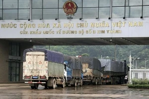 Làm rõ việc xe chở hàng xuất nhập khẩu phải nộp “phế” ở Lào Cai