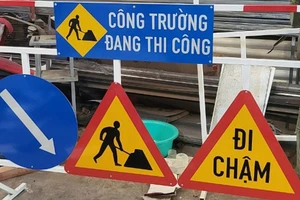 Hạt phó Hạt quản lý đường bộ trộm biển báo giao thông đem bán