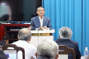 Bí thư Thành ủy Đà Nẵng Trương Quảng Nghĩa phát biểu tại buổi gặp mặt