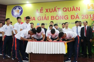 CLB bóng đá SHB xuất quân mùa giải 2018