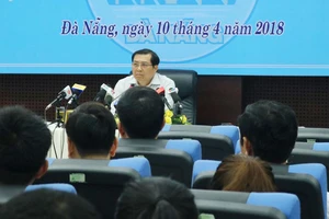 Chủ tịch Đà Nẵng giải đáp nhiều vấn đề "nóng" trước báo giới