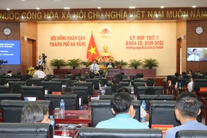 Ông Huỳnh Đức Thơ, Chủ tịch UBND TP Đà Nẵng giải trình tại phiên chất vấn