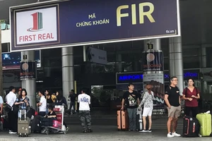 Khách ở sân bay Đà Nẵng khốn đốn vì tài xế taxi ngưng đón khách