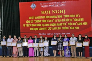 Sở Giáo dục và Đào tạo Đà Nẵng khen thưởng 73 cá nhân và 86 tập thể