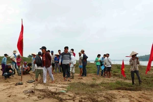  Quảng Nam: Ngày thứ tư liên tiếp người dân tụ tập phản đối việc khai thác cát