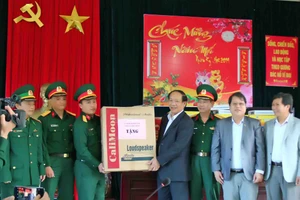Lãnh đạo tỉnh Quảng Nam thăm chúc tết xã đảo Cù Lao Chàm