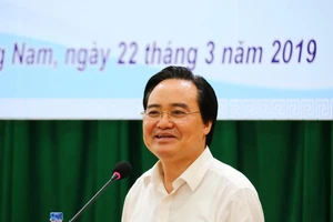 Bộ trưởng Bộ GD-ĐT làm việc với ngành GD-ĐT Quảng Nam