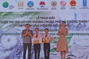 Trao giải Cuộc thi “Đại sứ học đường trong phòng chống thiên tai và thích ứng biến đổi khí hậu 2019