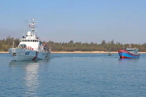 6 ngư dân bị nạn trên biển Hoàng Sa đã được đưa vào bờ