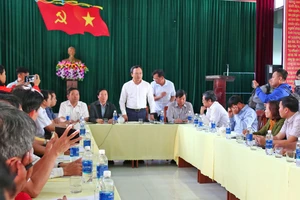 Ông Khuất Việt Hùng, Phó Chủ tịch chuyên trách Ủy ban ATGT quốc gia làm việc với huyện Đại Lộc, tỉnh Quảng Nam