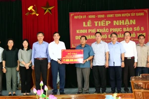 Đà Nẵng tài trợ cho Quảng Nam hơn 12 tỷ đồng khắc phục bão số 5