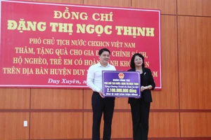 Phó Chủ tịch nước Đặng Thị Ngọc Thịnh thăm và tặng quà hộ nghèo, hộ chính sách tại Quảng Nam