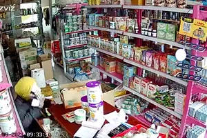 Điều tra vụ 3 người nghi dàn cảnh mua hàng để trộm tiền tại Tiền Giang