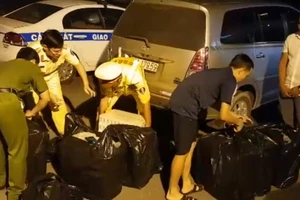 Phát hiện gần 5.000 gói thuốc lá nhập lậu trên cao tốc TPHCM - Trung Lương