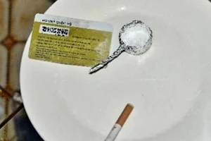 Tiền Giang: 13 người tụ tập sử dụng trái phép chất ma túy bị đưa đi cách ly