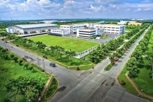 Long An trao quyết định thành lập khu công nghiệp Nam Tân Tập