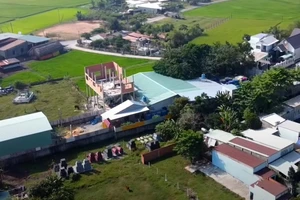 Đang tháo dỡ công trình xây dựng trái phép tại Tịnh thất Bồng Lai 