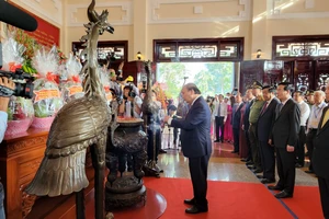 Lãnh đạo Đảng, Nhà nước dâng hương tưởng niệm cố Chủ tịch Hội đồng Bộ trưởng Phạm Hùng