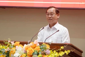 Chủ tịch UBND tỉnh Tiền Giang đối thoại với nông dân
