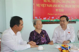 Đồng chí Trần Thanh Mẫn thăm các gia đình chính sách tại Long An