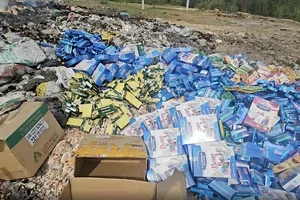 Long An: Tràn ngập rác thải quanh các khu công nghiệp ở huyện Đức Hòa