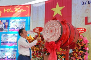  Trưởng Ban Tuyên giáo Trung ương Nguyễn Trọng Nghĩa dự khai giảng năm học mới tại Tiền Giang