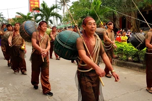 Lễ hội cầu ngư và xuất quân đánh cá tại làng biển Cảnh Dương