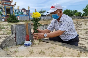 Nhà báo làng Nguyễn Tiến Nên trong chuyến tìm mộ danh tướng Nguyễn Phạm Tuân, danh tướng thời ký Cần Vương theo vua Hàm Nghi 